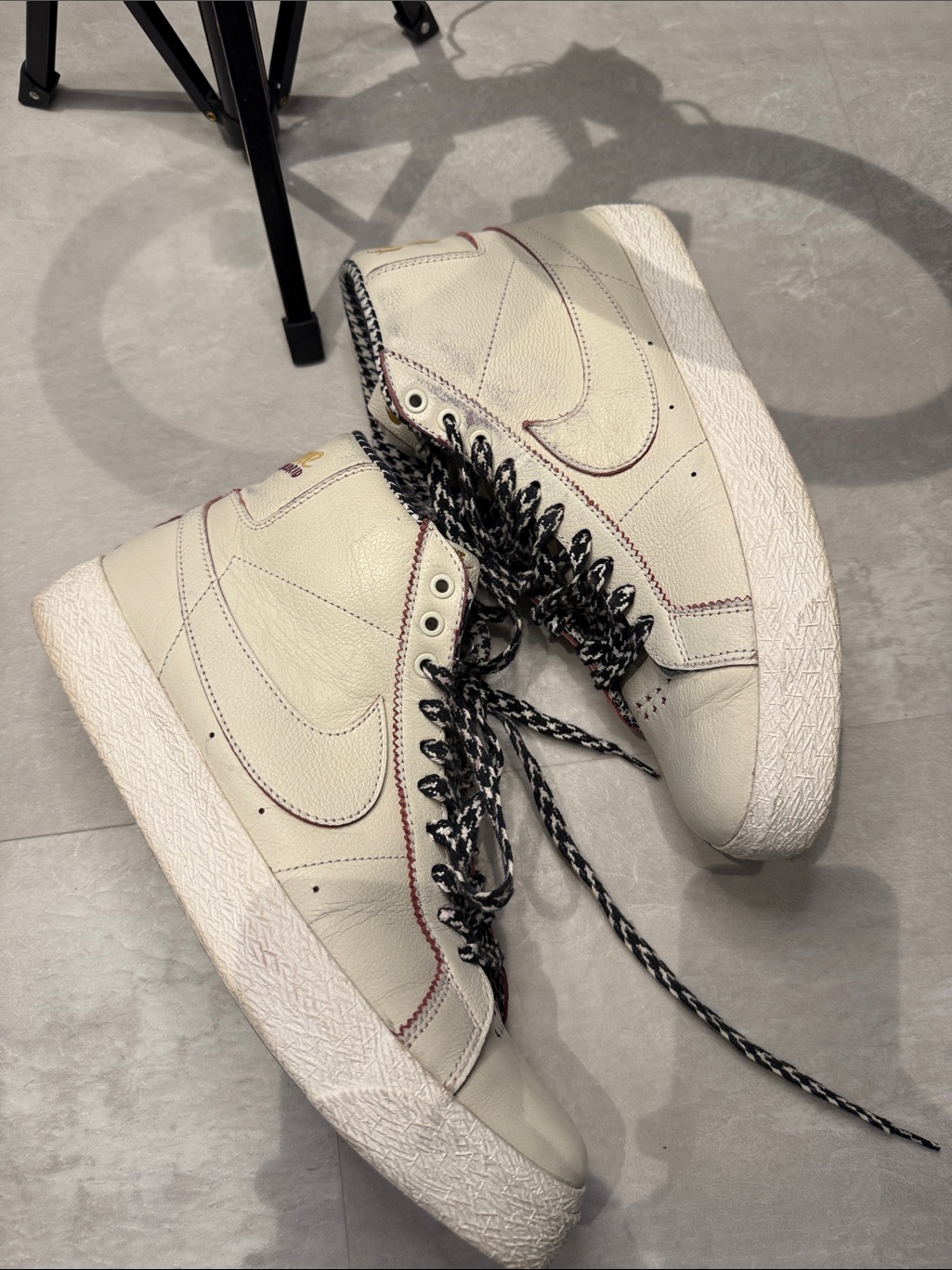 Men’s Nike Zoom Blazer Mid Sneakers In Cream, Black & Burgundy